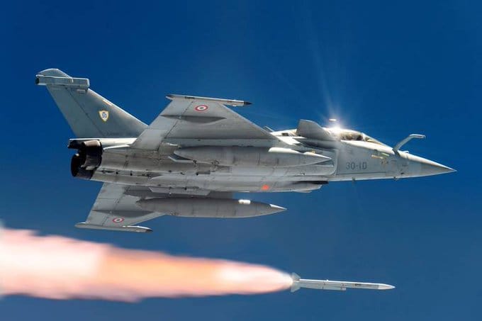 "ଭାରତୀୟ ବାୟୁ ସେନା Rafale ଯୁଦ୍ଧାକାଶୀ ଜେଟ୍ରେ ଆଷ୍ଟ୍ରା ମିସାଇଲ୍, ବିଦେଶୀ ଅସ୍ତ୍ର ଉପରେ ନିର୍ଭରତା କମାଇବାର ପଦକ୍ଷେପ"